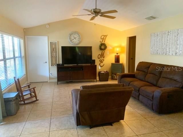 Recently Sold: $350,000 (4 beds, 3 baths, 2092 Square Feet)