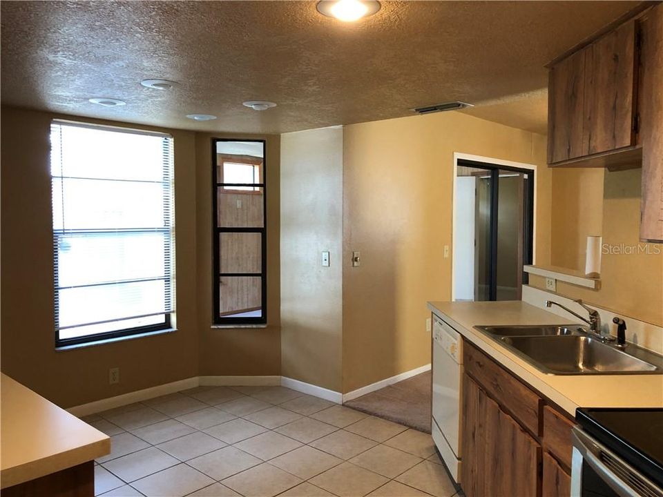 Recently Rented: $1,150 (2 beds, 2 baths, 1275 Square Feet)