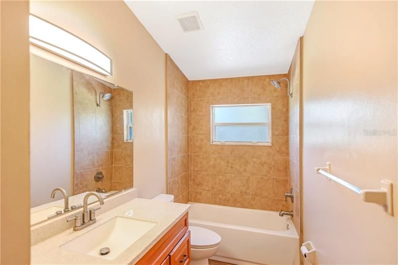 最近售出: $199,000 (3 贝兹, 2 浴室, 1431 平方英尺)