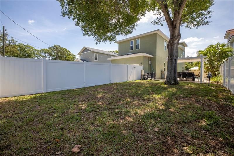 Recently Sold: $519,900 (3 beds, 2 baths, 2204 Square Feet)