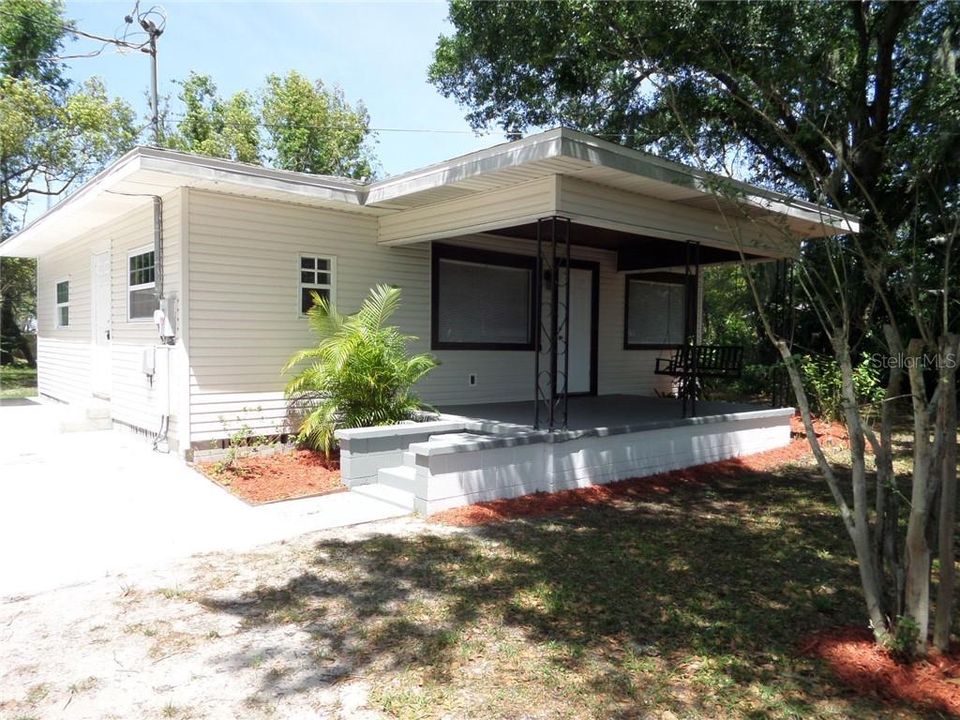 Recently Sold: $169,900 (2 beds, 1 baths, 896 Square Feet)