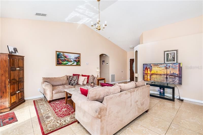 Recently Sold: $245,000 (3 beds, 2 baths, 1398 Square Feet)