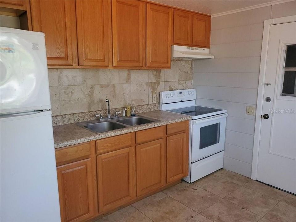 Recently Rented: $1,100 (1 beds, 1 baths, 720 Square Feet)