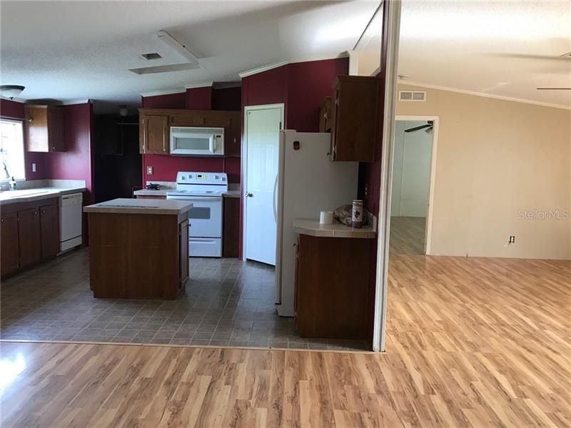 Vendido Recientemente: $149,900 (4 camas, 2 baños, 1920 Pies cuadrados)