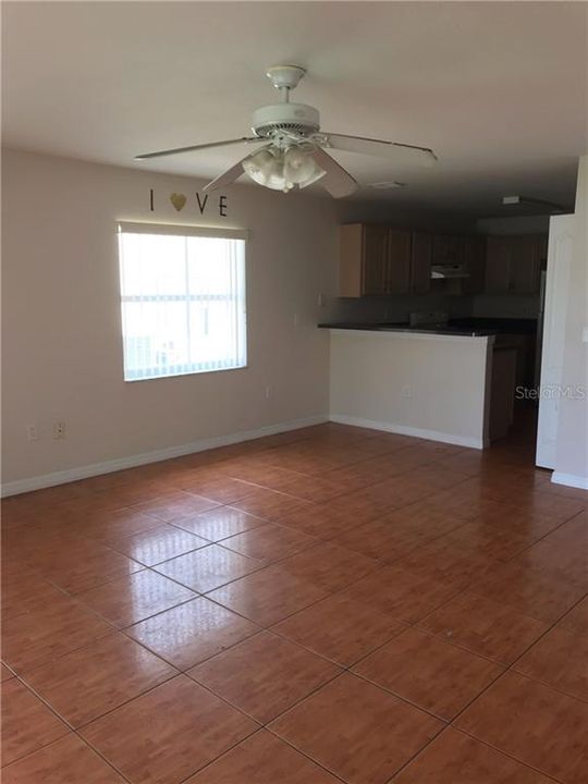 Recently Rented: $1,200 (3 beds, 2 baths, 1451 Square Feet)