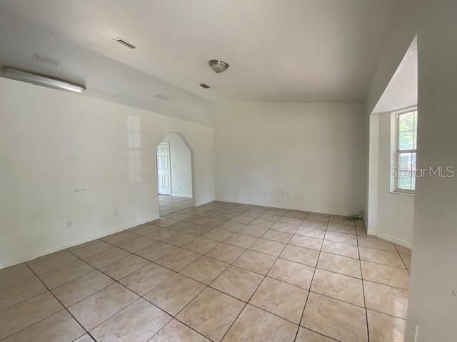 Recently Rented: $875 (3 beds, 2 baths, 1074 Square Feet)