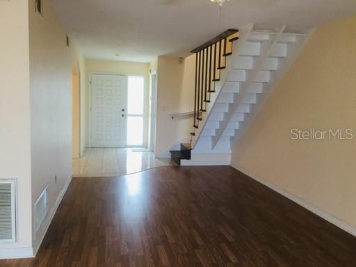 Recently Rented: $1,750 (3 beds, 2 baths, 1548 Square Feet)