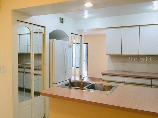 Recently Rented: $1,750 (3 beds, 2 baths, 1548 Square Feet)