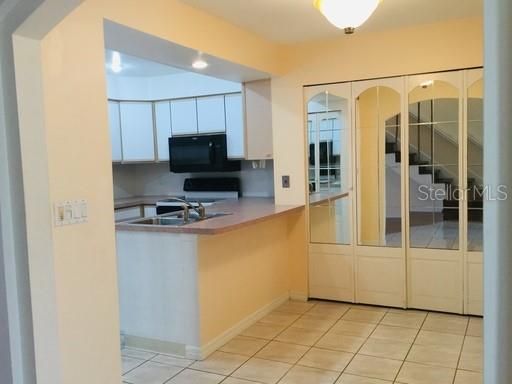 Recently Rented: $1,750 (3 beds, 2 baths, 1548 Square Feet)