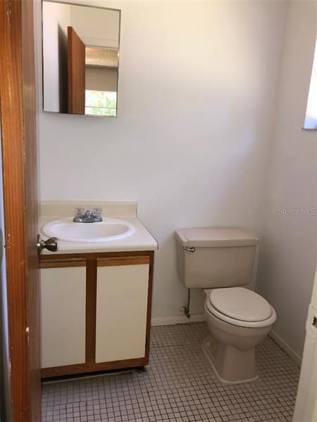 Recently Rented: $900 (2 beds, 1 baths, 897 Square Feet)