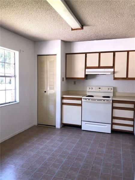 Recently Rented: $900 (2 beds, 1 baths, 897 Square Feet)