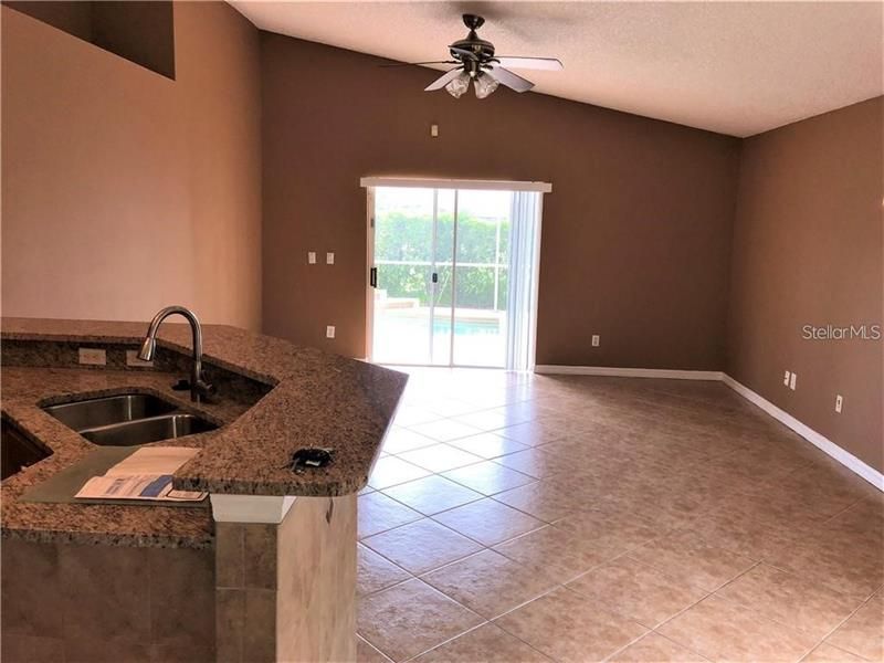 Recently Rented: $1,550 (4 beds, 2 baths, 1809 Square Feet)