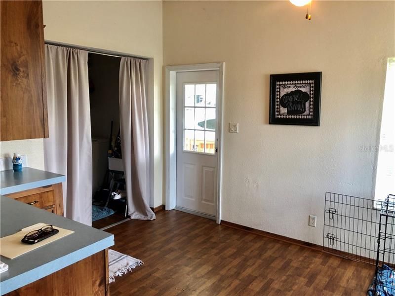Recently Sold: $140,000 (3 beds, 2 baths, 1404 Square Feet)