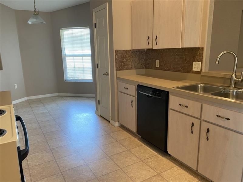 Recently Rented: $1,275 (4 beds, 2 baths, 1643 Square Feet)