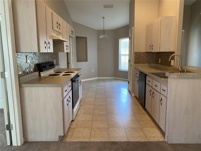Recently Rented: $1,275 (4 beds, 2 baths, 1643 Square Feet)