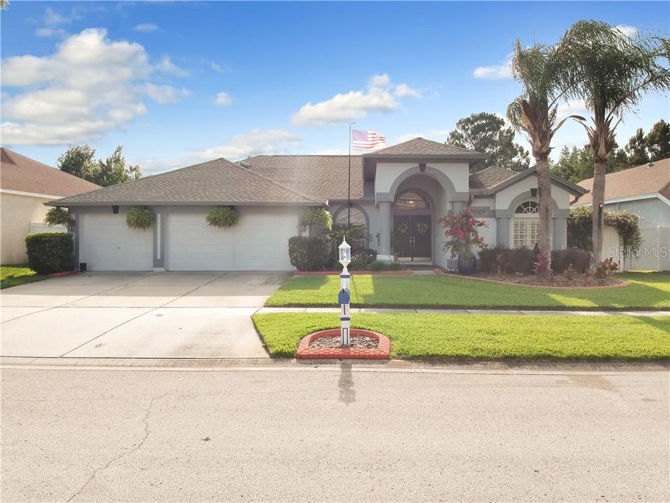 最近售出: $410,000 (4 贝兹, 3 浴室, 2580 平方英尺)