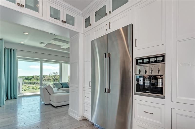 Wine station next to the gourmet built-in refrigerator