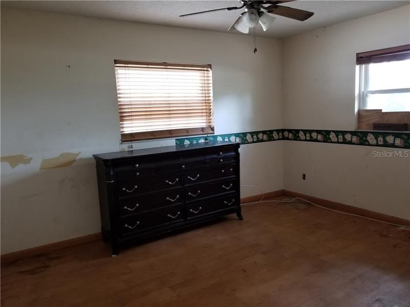 Recently Sold: $125,000 (3 beds, 2 baths, 1300 Square Feet)