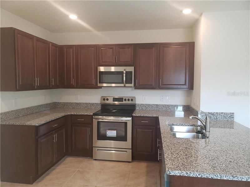 Recently Sold: $224,992 (3 beds, 2 baths, 1504 Square Feet)
