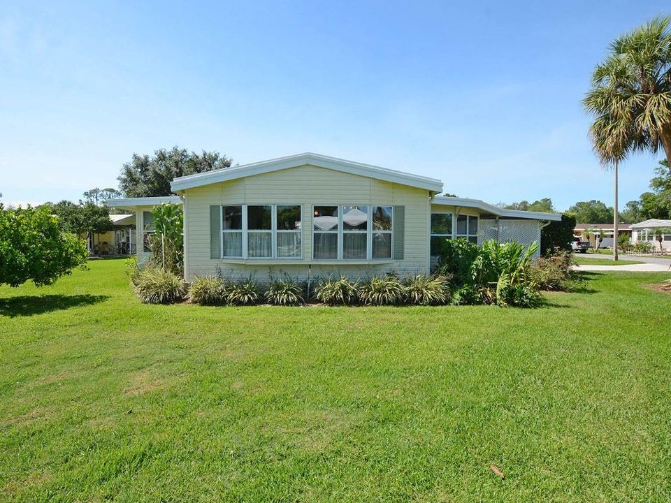 Recently Sold: $120,000 (2 beds, 2 baths, 989 Square Feet)