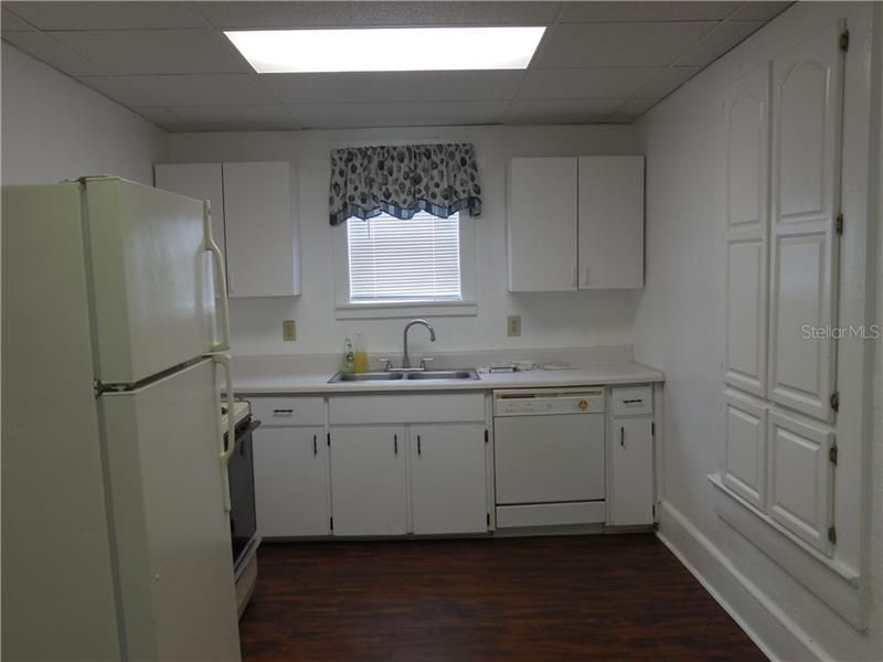Recently Rented: $900 (1 beds, 1 baths, 703 Square Feet)