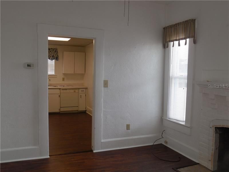 Recently Rented: $900 (1 beds, 1 baths, 703 Square Feet)