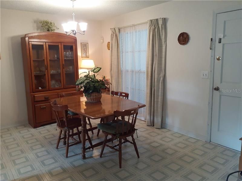 Recently Sold: $117,000 (3 beds, 2 baths, 1104 Square Feet)