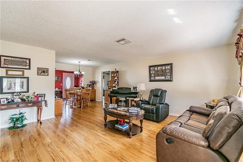 Recently Sold: $195,000 (3 beds, 2 baths, 1587 Square Feet)