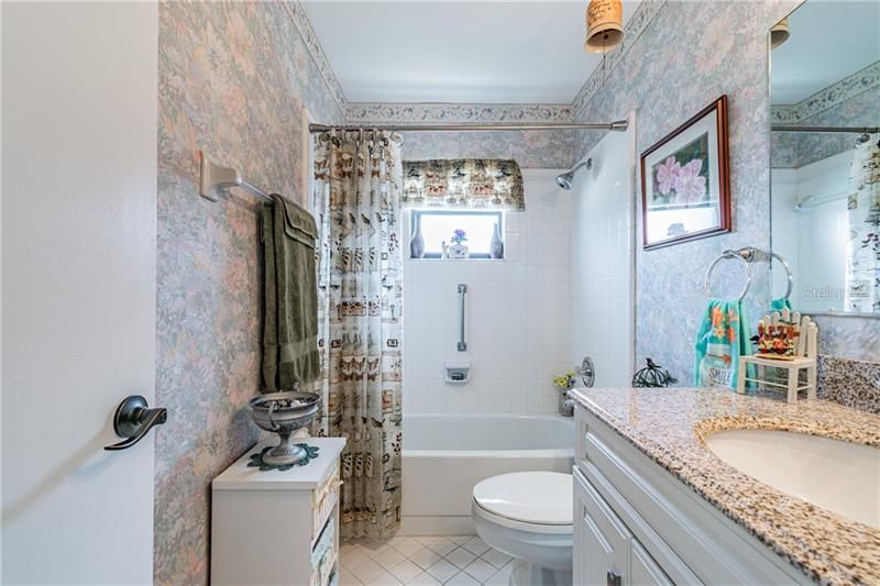 最近售出: $195,000 (3 贝兹, 2 浴室, 1587 平方英尺)
