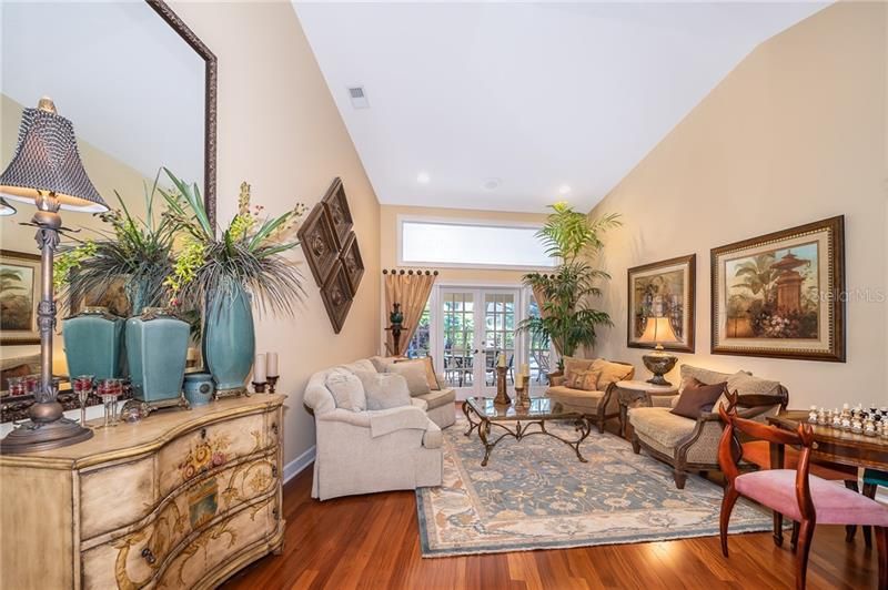 Recently Sold: $500,000 (4 beds, 2 baths, 2858 Square Feet)