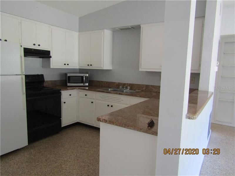 Recently Rented: $975 (2 beds, 1 baths, 720 Square Feet)