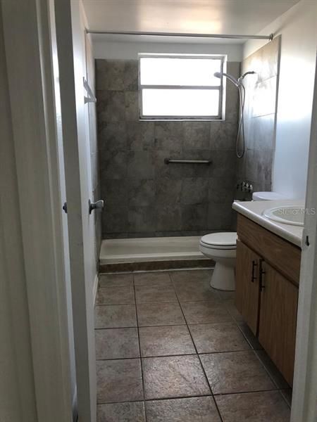 Recently Rented: $990 (2 beds, 1 baths, 784 Square Feet)