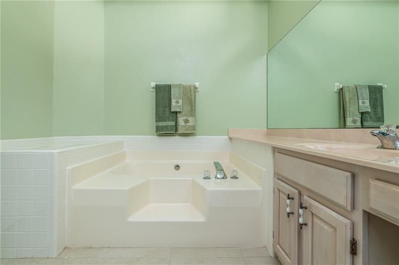 最近售出: $255,000 (3 贝兹, 2 浴室, 1753 平方英尺)