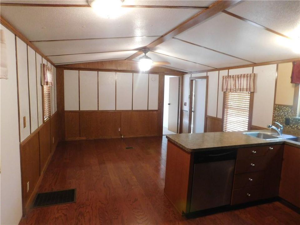 Recently Sold: $94,500 (3 beds, 1 baths, 1024 Square Feet)