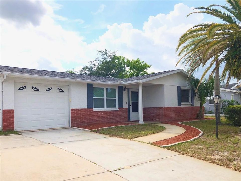 Recently Sold: $121,794 (2 beds, 1 baths, 1088 Square Feet)