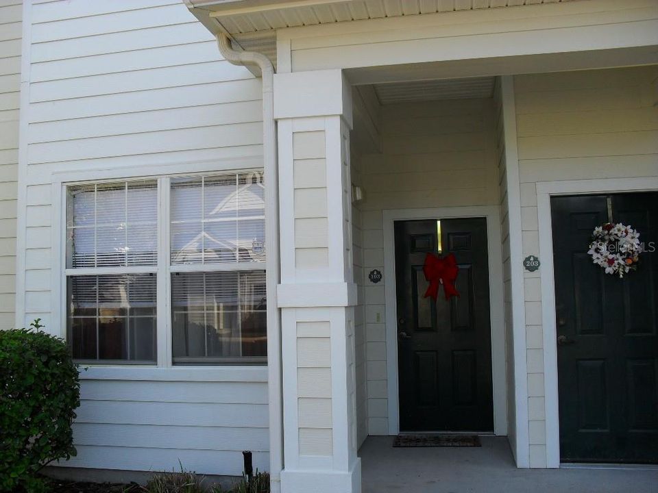 Recently Rented: $1,200 (1 beds, 1 baths, 838 Square Feet)