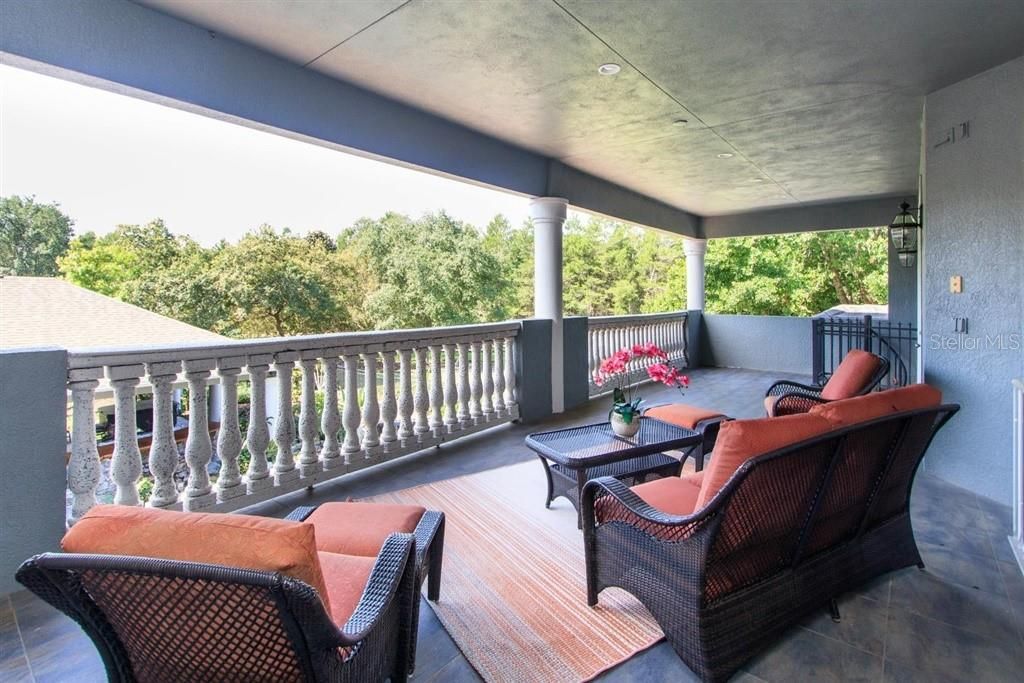 Upstairs balcony from bedrooms