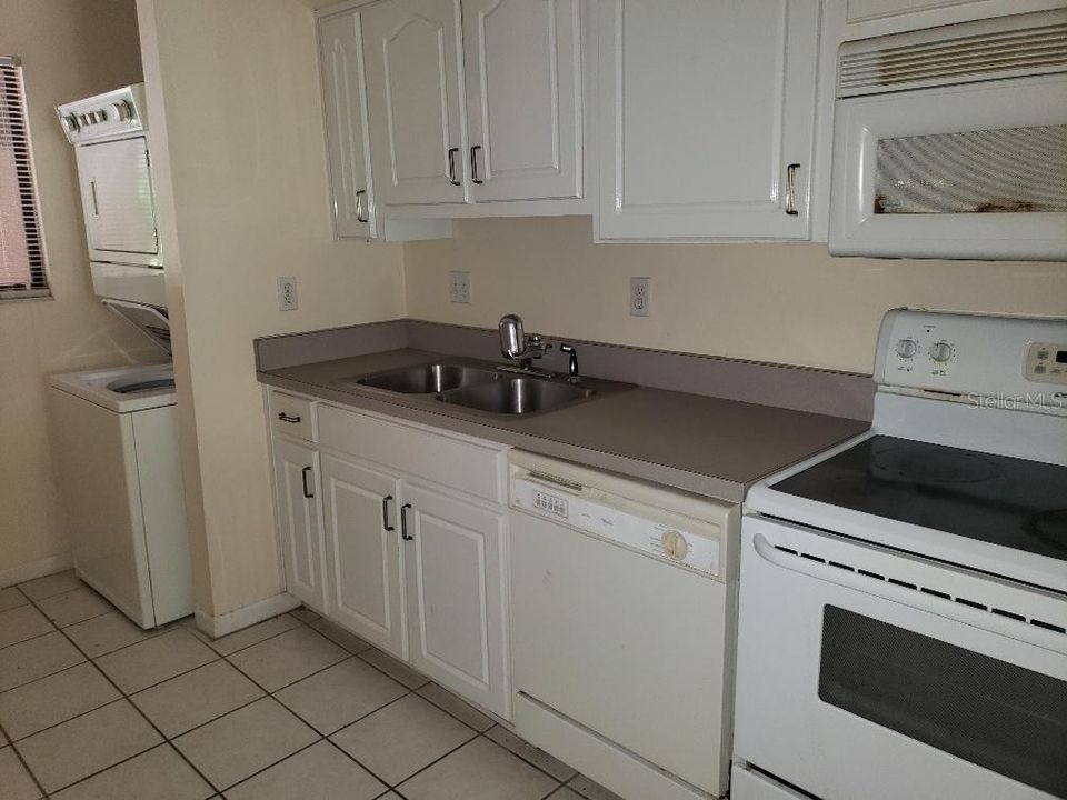 Recently Rented: $900 (2 beds, 2 baths, 1038 Square Feet)