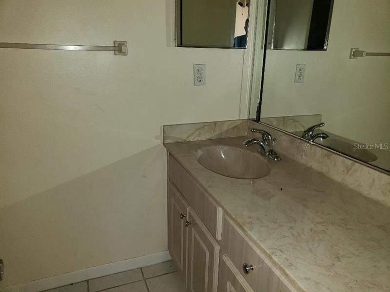 Recently Rented: $900 (2 beds, 2 baths, 1038 Square Feet)