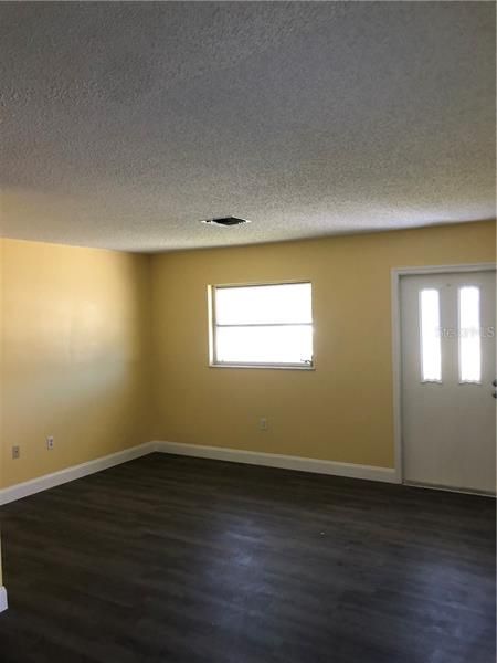 Recently Rented: $1,295 (2 beds, 1 baths, 928 Square Feet)