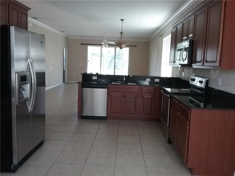 Recently Rented: $1,800 (3 beds, 2 baths, 1830 Square Feet)