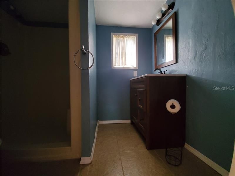 Recently Rented: $1,050 (2 beds, 1 baths, 874 Square Feet)