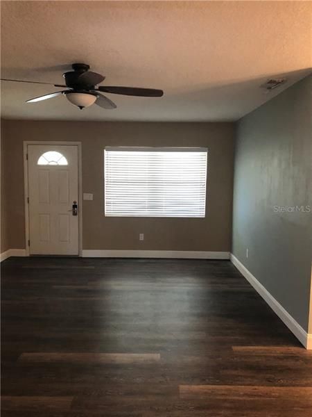 Recently Sold: $119,900 (2 beds, 1 baths, 1317 Square Feet)