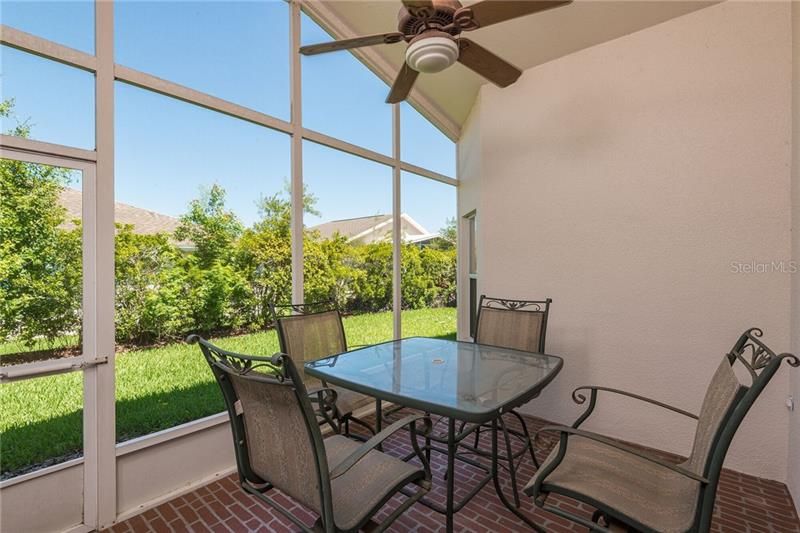 PRIVATE SCREENED-IN LANAI.