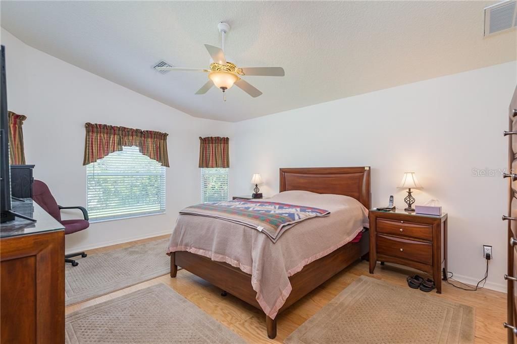 SPACIOUS MASTER BEDROOM WITH BAY WINDOWS.