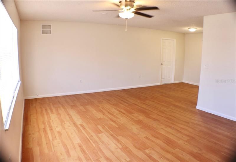 Recently Rented: $1,100 (3 beds, 1 baths, 1200 Square Feet)