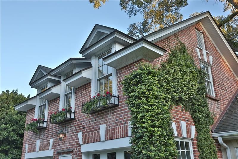 Carriage House with Full Upstairs Apartment