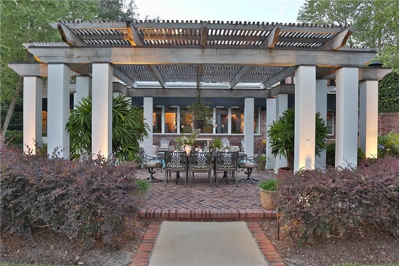 Al Fresco Dining under Pergola