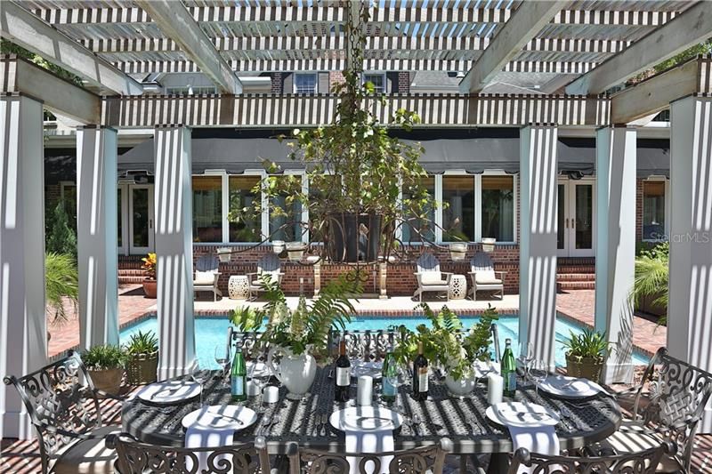 Al Fresco Dining under Pergola