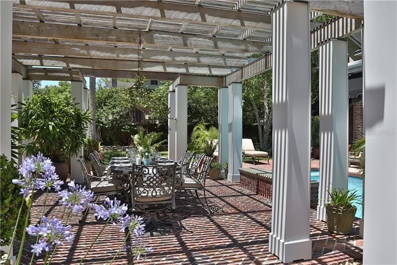 Al Fresco Dining under Pergola